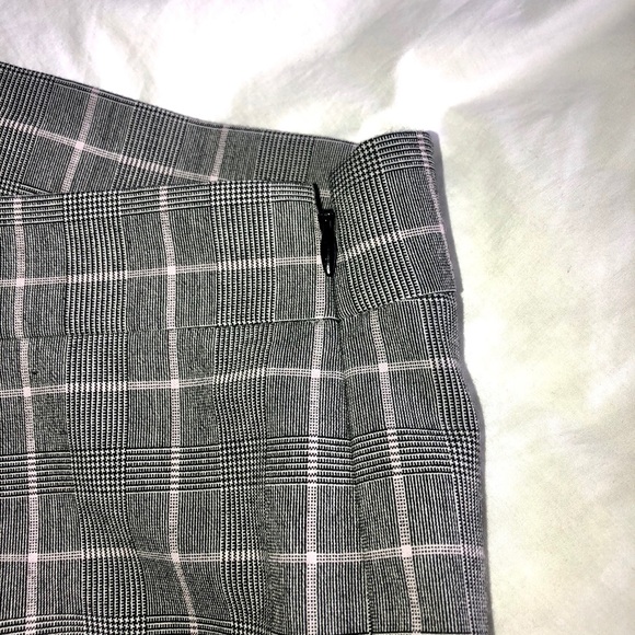 ✨DKNY✨ Mid-Rise Printed Pixie Ankle Pants - Picture 2 of 3